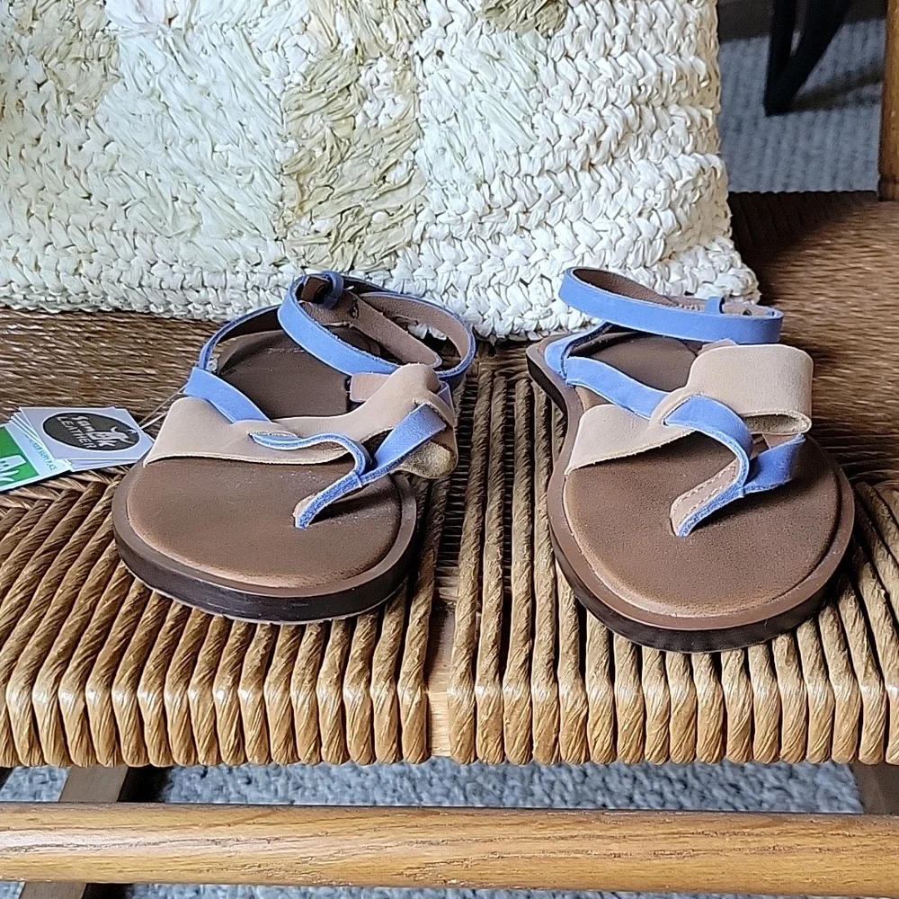 Sanuk Yoga Serena leather tan/blue sandals, size 6